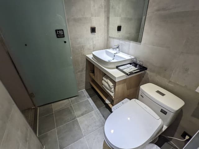 Basic Room, No Windows