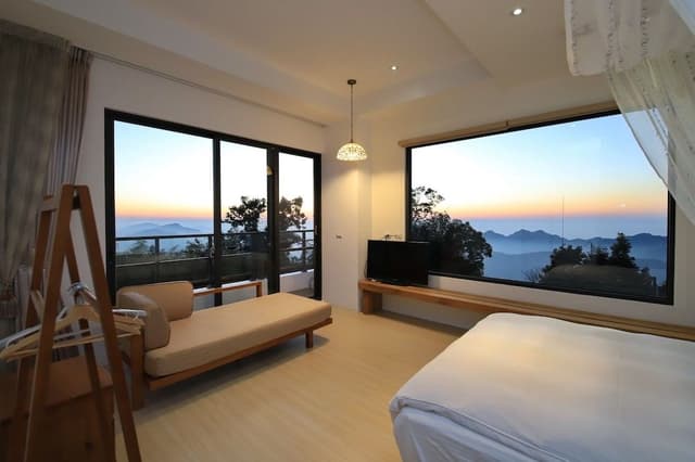 Modern style building- Grand Double Room, 1 Queen Bed