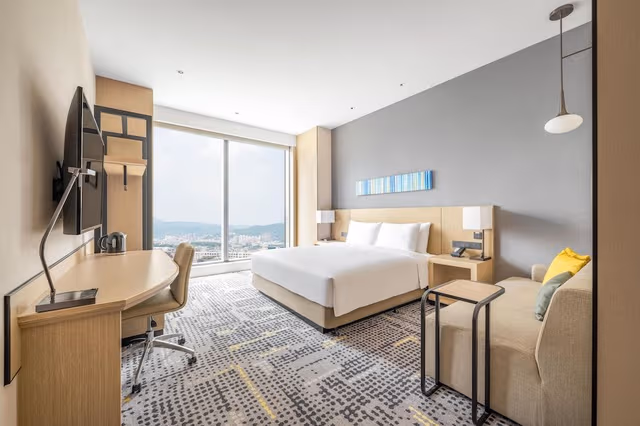 Standard Room, 1 King Bed (High Floor)