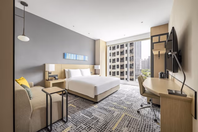 Standard Room, 1 King Bed (High Floor)