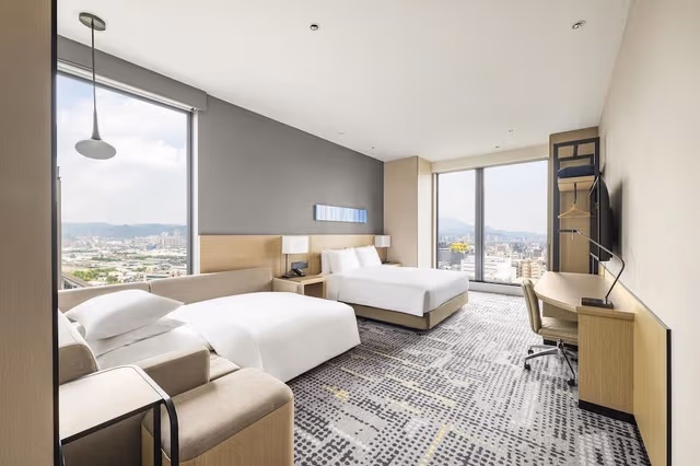 Deluxe Room, 1 King Bed