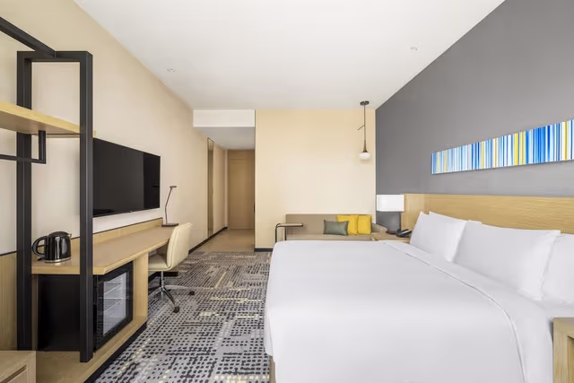 Standard Room, 1 King Bed (High Floor)