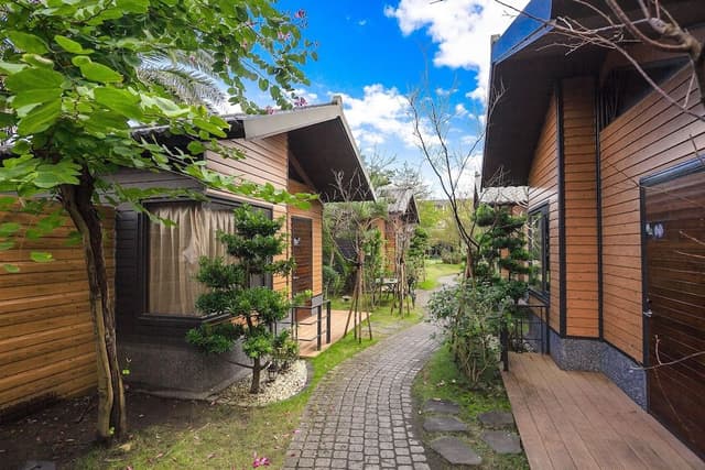 Romantic Chalet, 1 Queen Bed, Garden Area