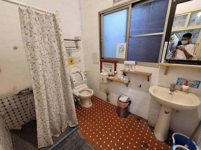 Shared Dormitory, Mixed Dorm, Shared Bathroom