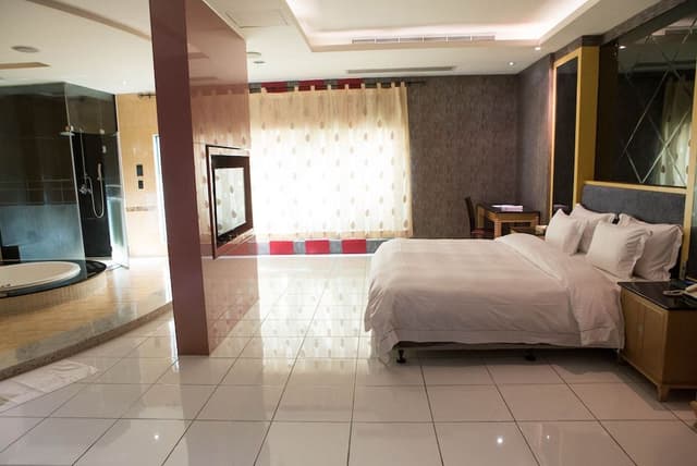 Paragon Suite (Check in time starts from 6pm)