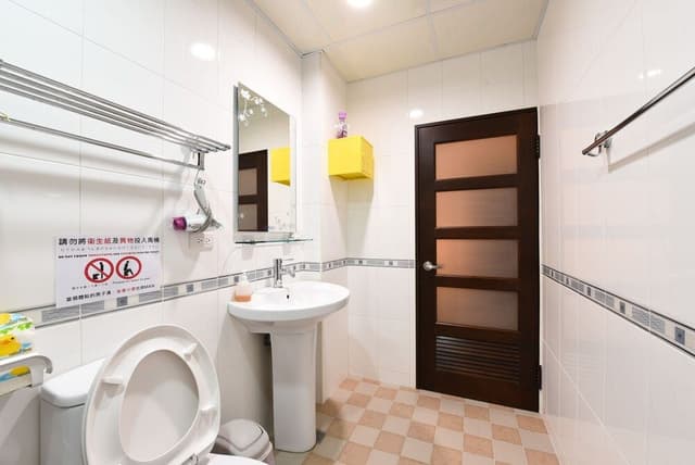 Economy Twin Room, Shared Bathroom