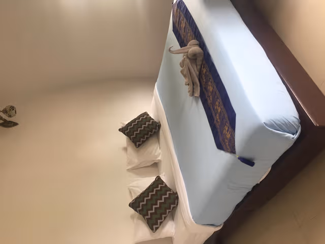 1 King Size Bed Standard Room Non-Smoking