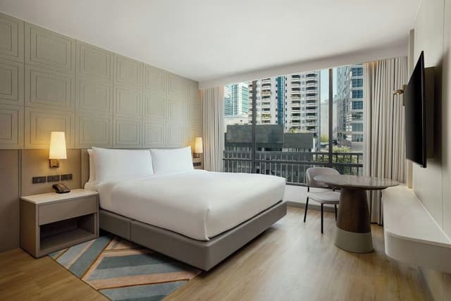 Deluxe Room, 1 King Bed, City View