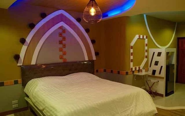 Standard 1 King Bed