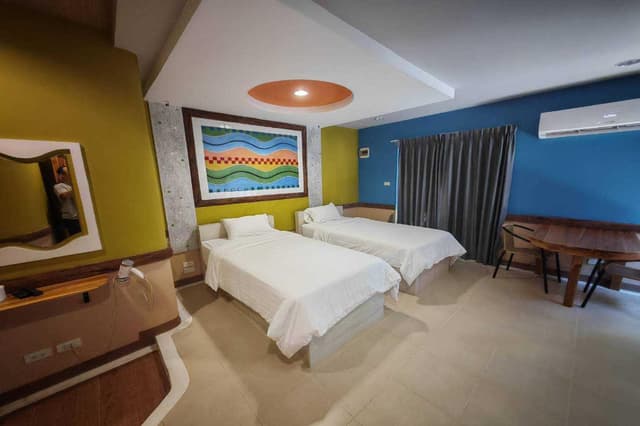 Deluxe Twin Bedroom