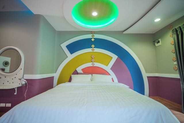 Deluxe Room, 1 King Bed, Non Smoking, Garden View