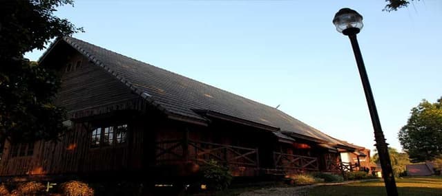 Twin Bed Room (Baan Puang Chom-poo)
