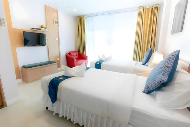 Twin Room B