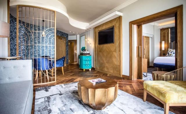 Deluxe Suite with Sleeper Couch Non Smoking