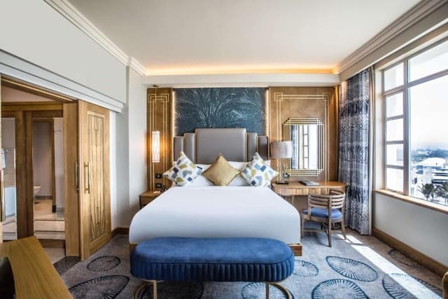 Deluxe Suite with Sleeper Couch Non Smoking