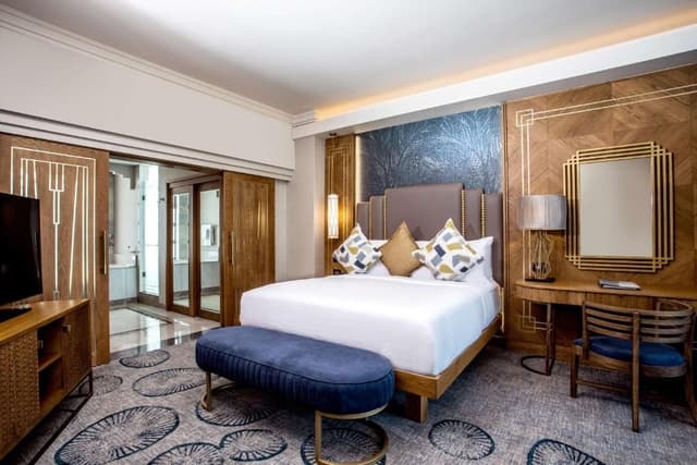 Deluxe Suite with Sleeper Couch Smoking