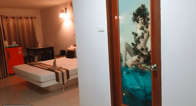 Standard Double Room (Key Deposit 300THB)