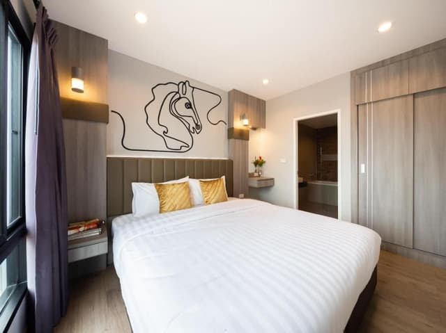 Superior City View King Room