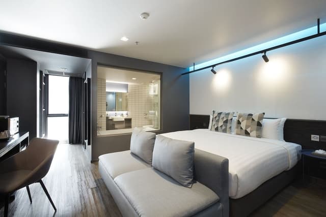 Two-Bedroom Family Suite with Bathtub