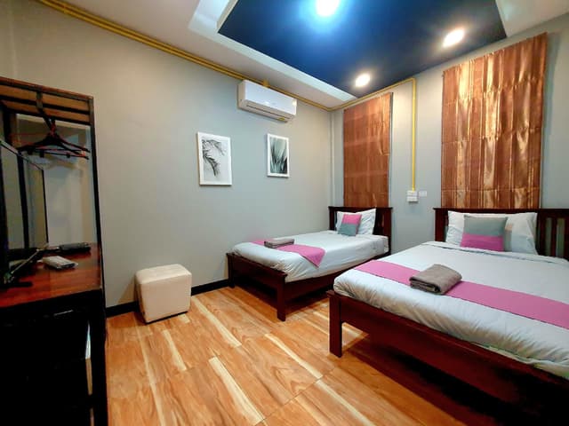 Twin Room 9