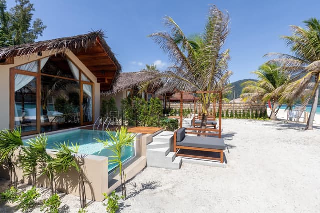 Sun Beachfront Pool Villa