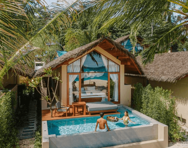 Sand Beachfront Pool Villa