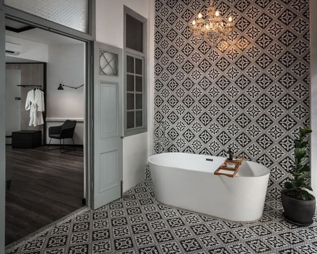 Deluxe Double Room, Bathtub
