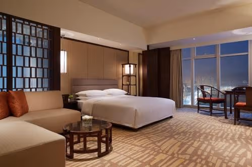 1 King Bed Club Access