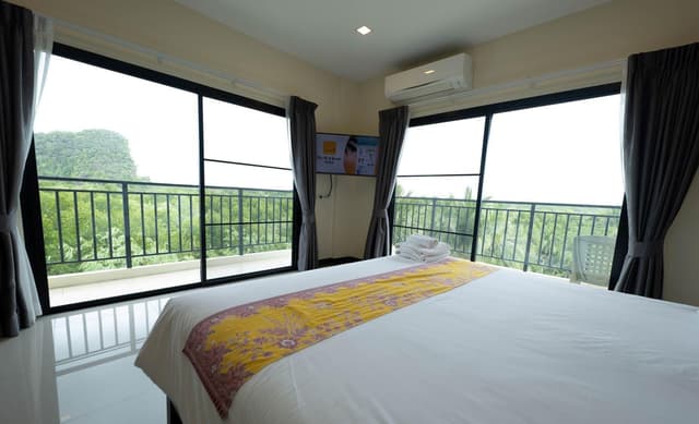Mountain View King Room