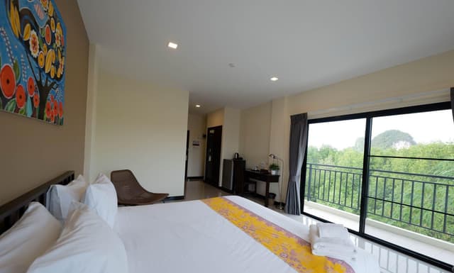 Forest View King Room