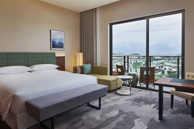 Room, 1 King Bed, Balcony, Garden View (View)