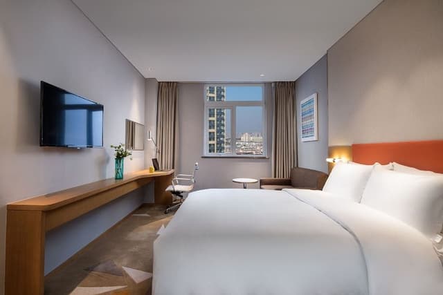Standard Room, 1 Queen Bed (High Floor)