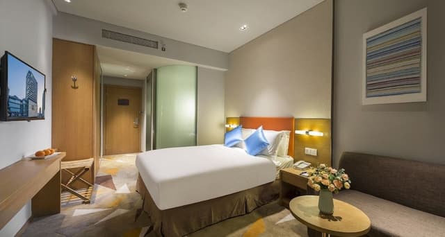 Standard Room, 1 Queen Bed (High Floor)