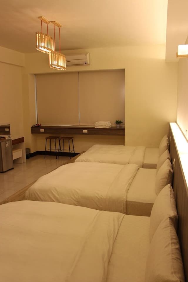Family Room (201)