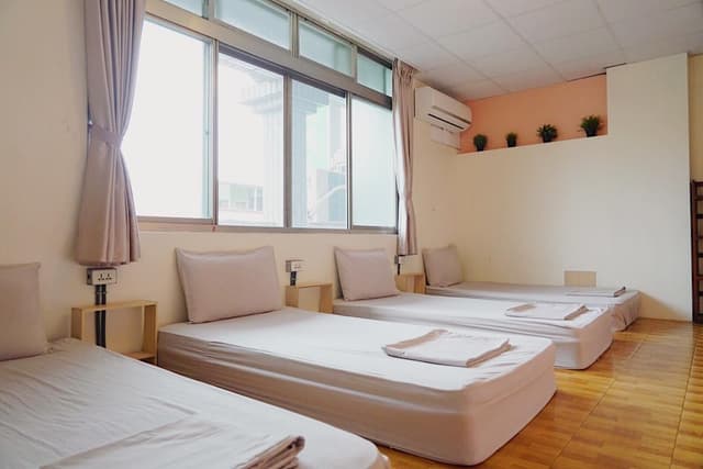 Female Dormitory - Shared Room And Bath