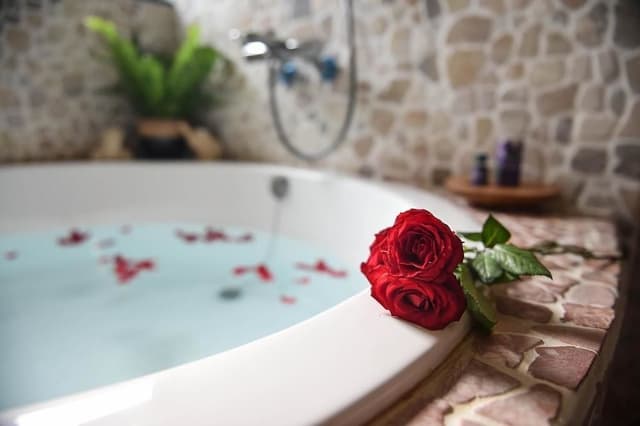 Double Room, Bathtub