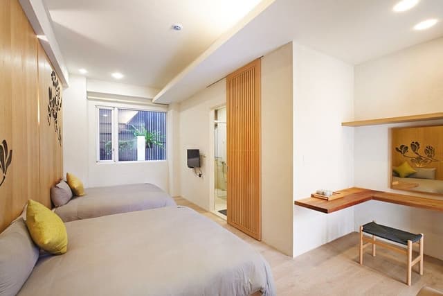 Family Quadruple Room, 2 Queen Beds, Ensuite