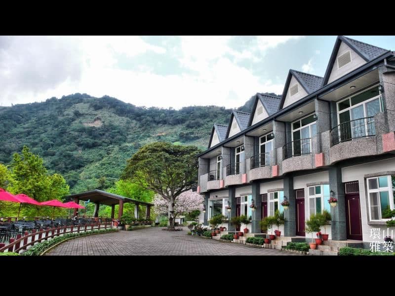 เมาน์เท็น ลอดจ์ เมาน์เท็น ลอดจ์