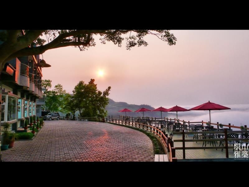 เมาน์เท็น ลอดจ์ (Mountain Lodge)1