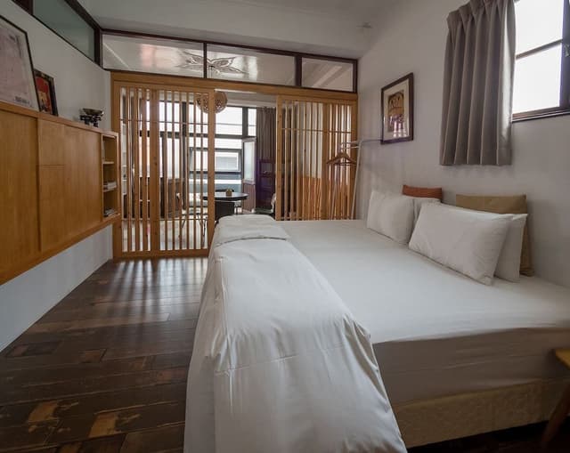 Gallery Suite, 1 Bedroom, Bathtub, Tower