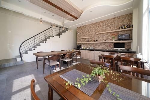 Hu An The Lakeside House2