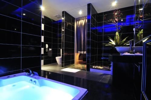 โรงแรมวัน พลัส วัน (One Plus One Hotel)1
