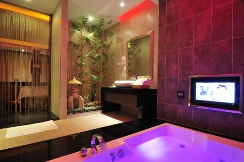 โรงแรมวัน พลัส วัน (One Plus One Hotel)4