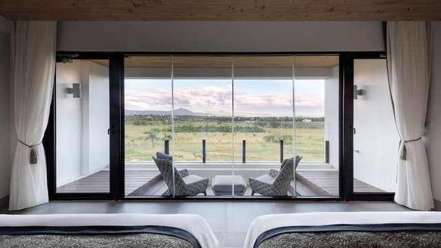 Panoramic Loft, 2 Queen Beds, Balcony, Mezzanine
