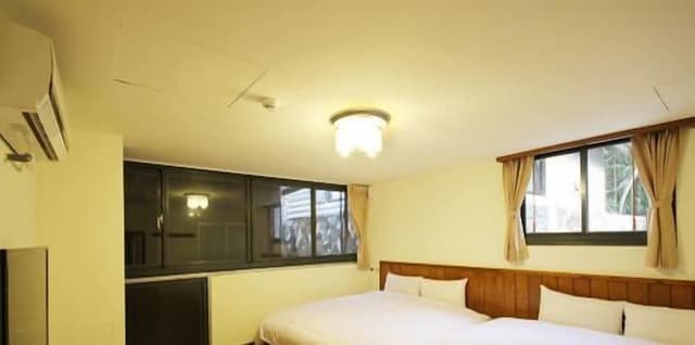 Standard Quadruple Room, 2 Double Beds (L)