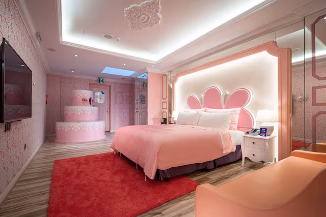 Extreme Room (Consecutive night 12 pm check-out required, extra fees for guests stay consecutively)