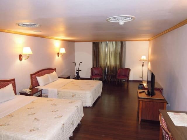 Business Quadruple Room, 2 Double Beds, Non Smoking