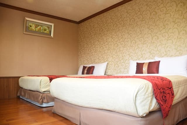 Deluxe Quadruple Room
