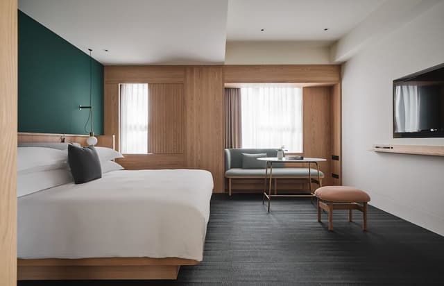 Premium Room, 1 King Bed
