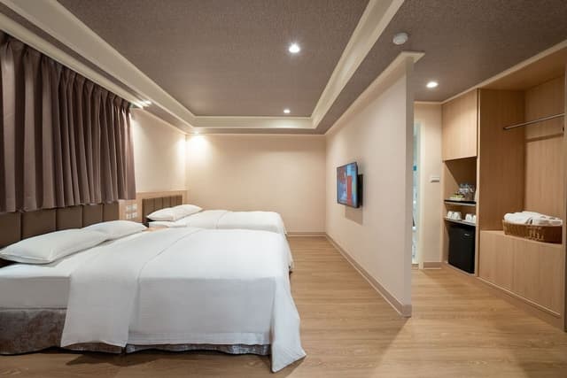 Business Quadruple Room